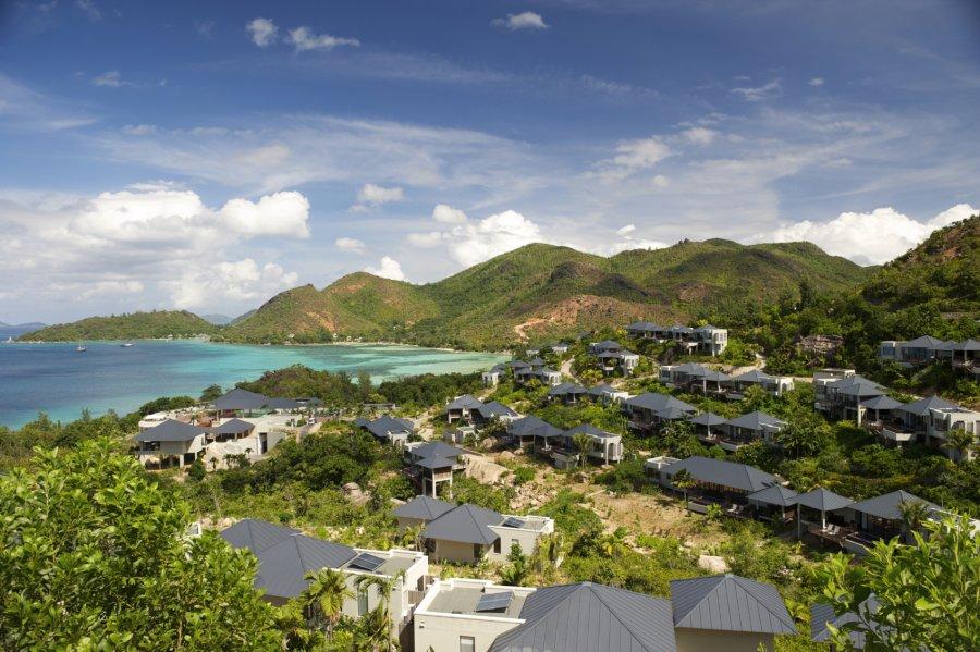 Landscape with small cottages in the Caribbean.