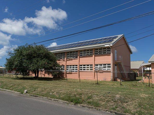 A school in Antigua equipped with a sun2roof installation.