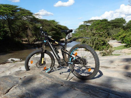 sun2move e-bike near a river.